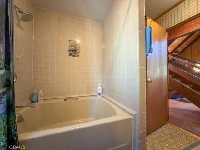 Full bath, main floor