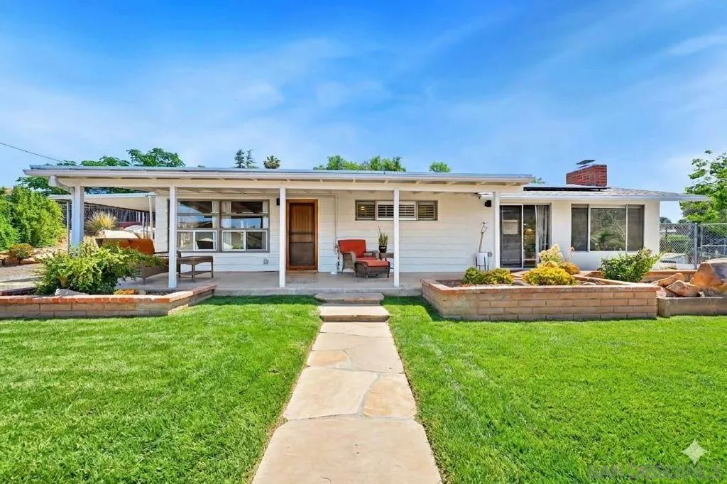 https://zimg.paragon.ice.com/ParagonImages/Property/PA/SDMLS/-525970/1/533/400/e17c978c10a89546bcdafc4b828b7e47/3/44fd5a11f1c61bf1ff0477f19bf8ade1/-525970-7b47e07a-4c3f-403b-ab33-f7e207d931e9.JPG