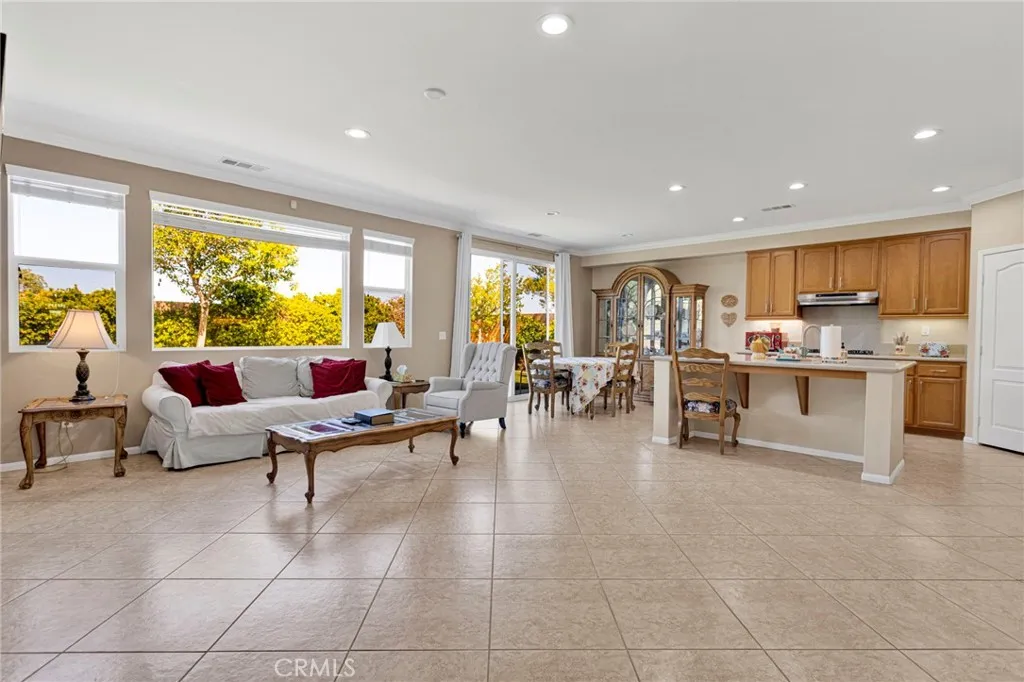 Living Room/Kitchen