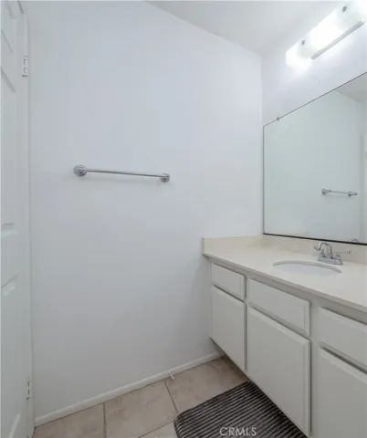 380 W Wilson F106, Costa Mesa, California 92627