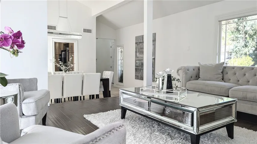 20224 Chapter, Woodland Hills, California 91364