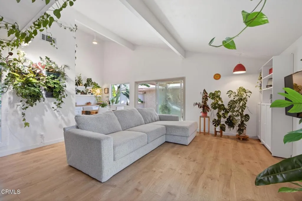 5-web-or-mls-UpmarketMedia-262WVi-019
