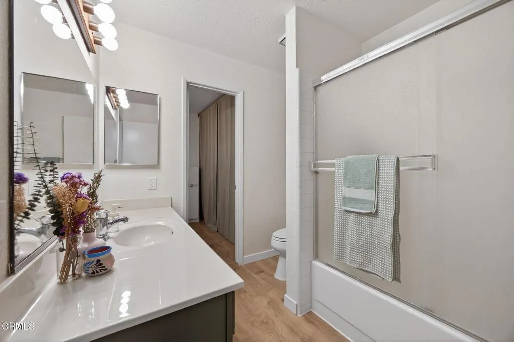 21-web-or-mls-UpmarketMedia-262WVi-070