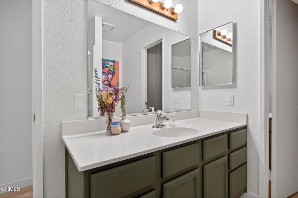 22-web-or-mls-UpmarketMedia-262WVi-074