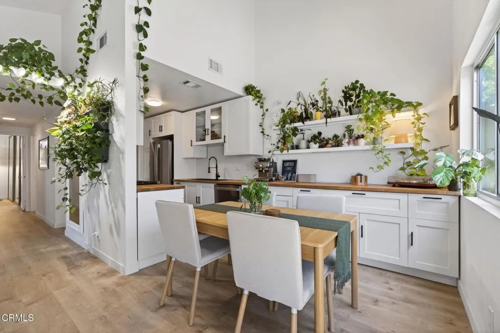 16-web-or-mls-UpmarketMedia-262WVi-037