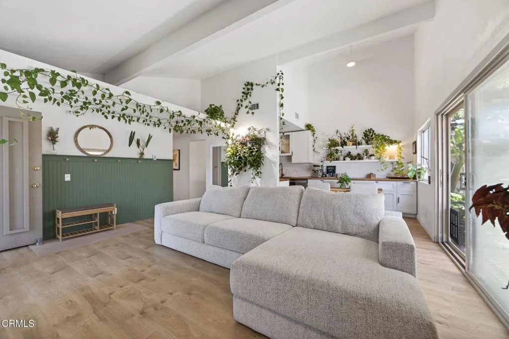 7-web-or-mls-UpmarketMedia-262WVi-025