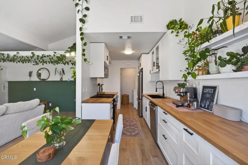 18-web-or-mls-UpmarketMedia-262WVi-045
