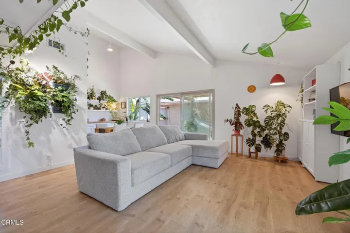 5-web-or-mls-UpmarketMedia-262WVi-019