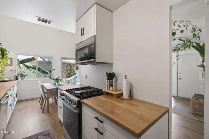 14-web-or-mls-UpmarketMedia-262WVi-058