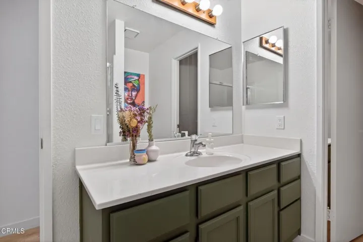 22-web-or-mls-UpmarketMedia-262WVi-074