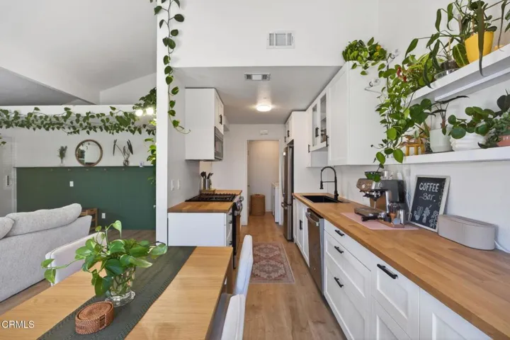 18-web-or-mls-UpmarketMedia-262WVi-045