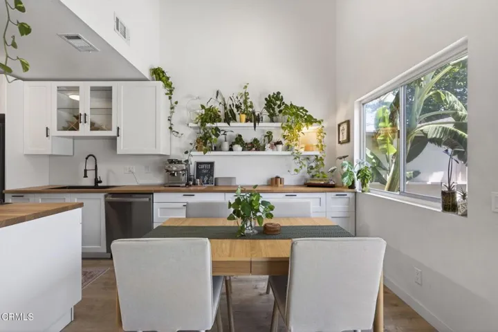 11-web-or-mls-UpmarketMedia-262WVi-049