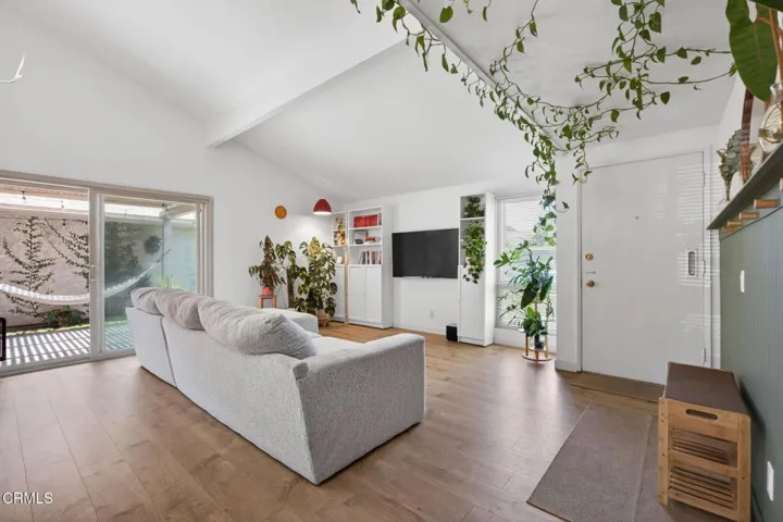 9-web-or-mls-UpmarketMedia-262WVi-031