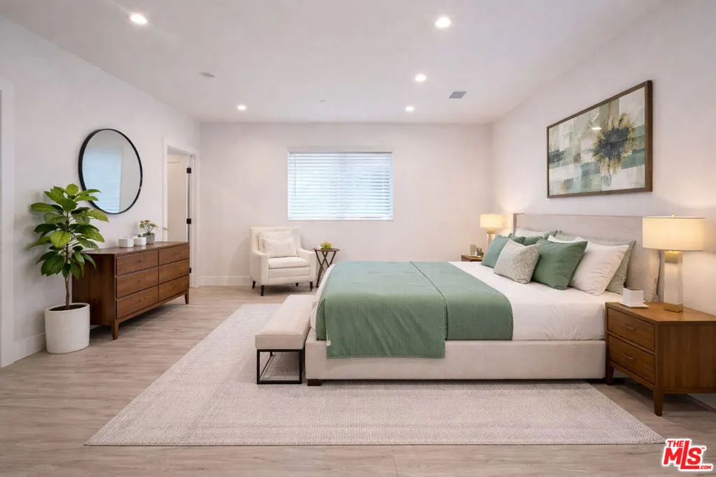 15224 W Holyland Dr, Van Nuys, California 91411 — photo 4
