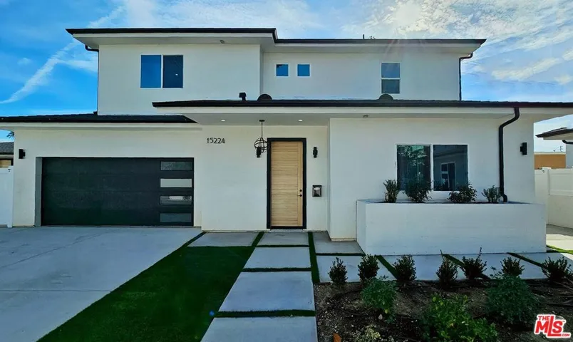 15224 W Holyland Dr, Van Nuys, California 91411