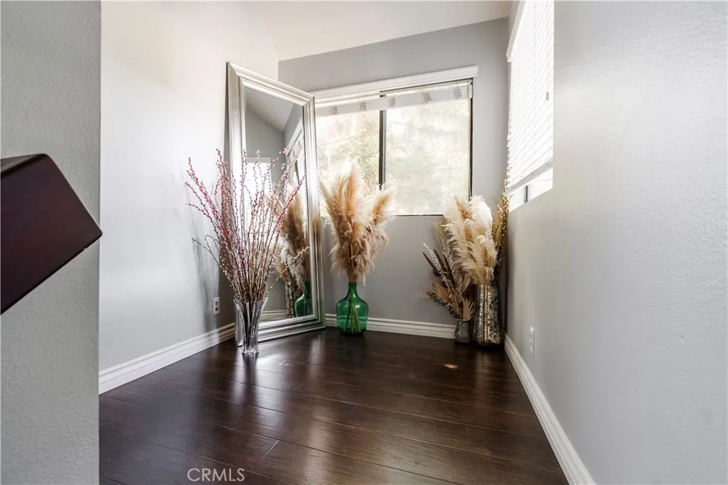 Large hallway flex space landing