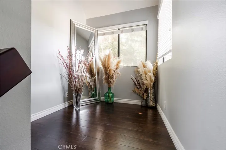 Large hallway flex space landing