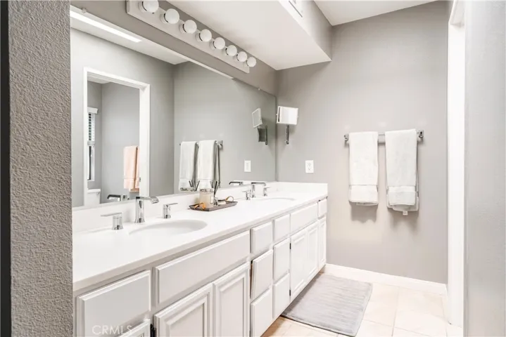 Primary ensuite bathroom with double sinks