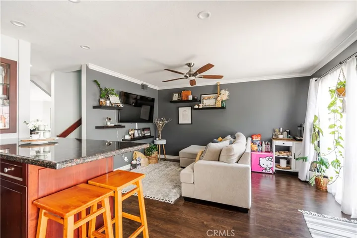 Additional family room off the kitchen