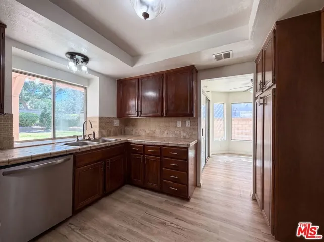 1138 Encantadora Lane, Lancaster, California 93535