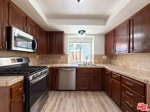 1138 Encantadora Lane, Lancaster, California 93535