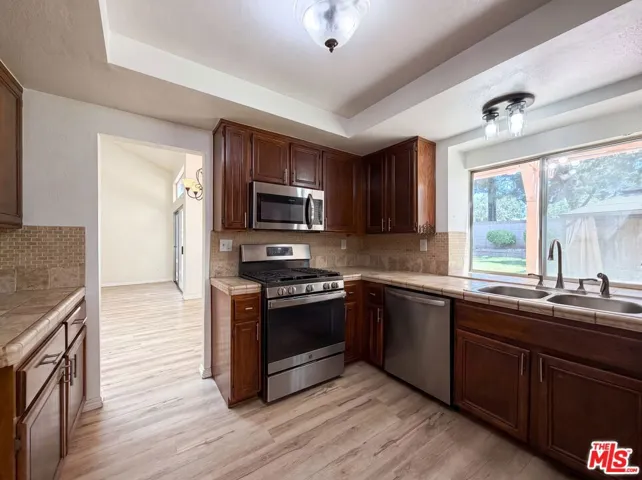1138 Encantadora Lane, Lancaster, California 93535