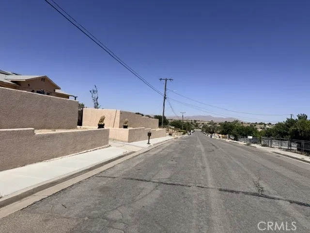 16192 Molino, Victorville, California 92395