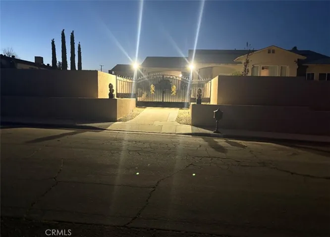 16192 Molino, Victorville, California 92395
