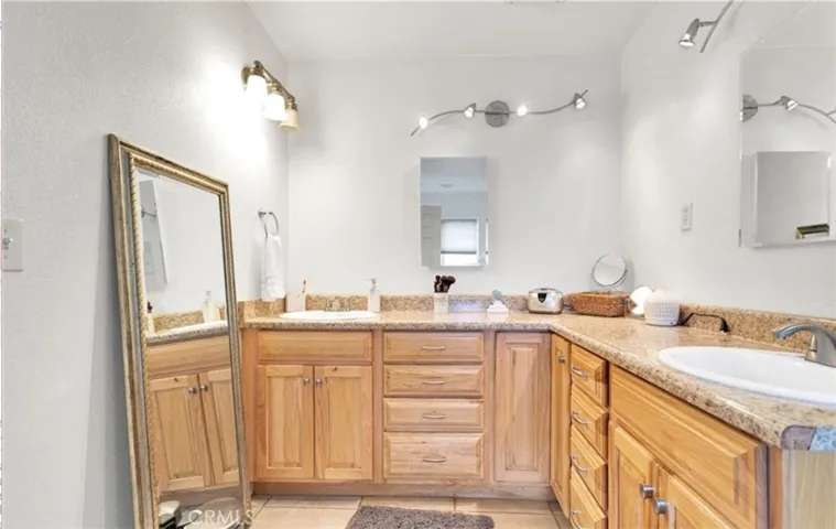 16192 Molino, Victorville, California 92395