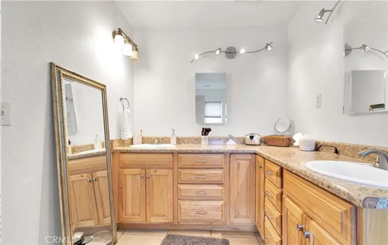 16192 Molino, Victorville, California 92395