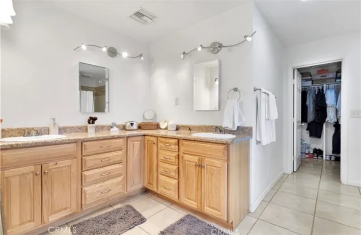 16192 Molino, Victorville, California 92395