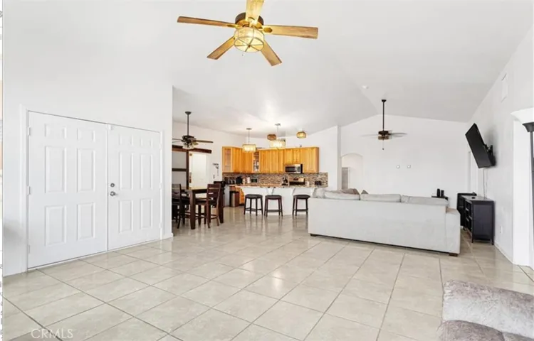 16192 Molino, Victorville, California 92395
