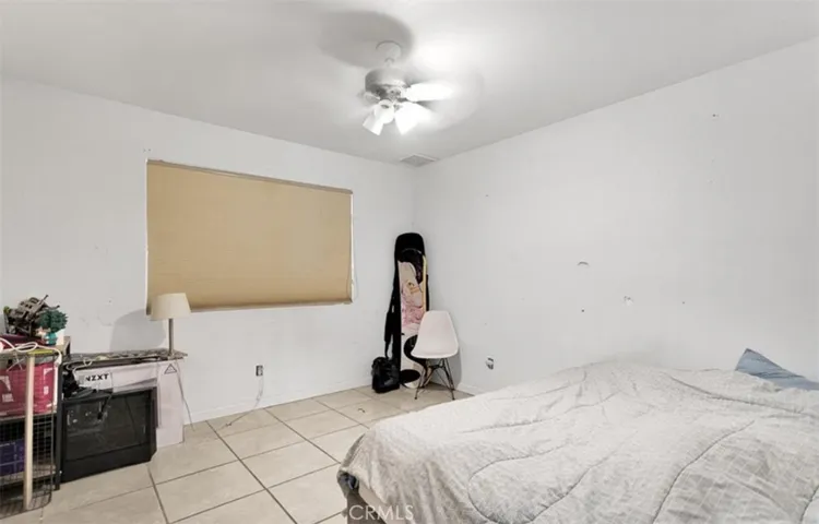 16192 Molino, Victorville, California 92395
