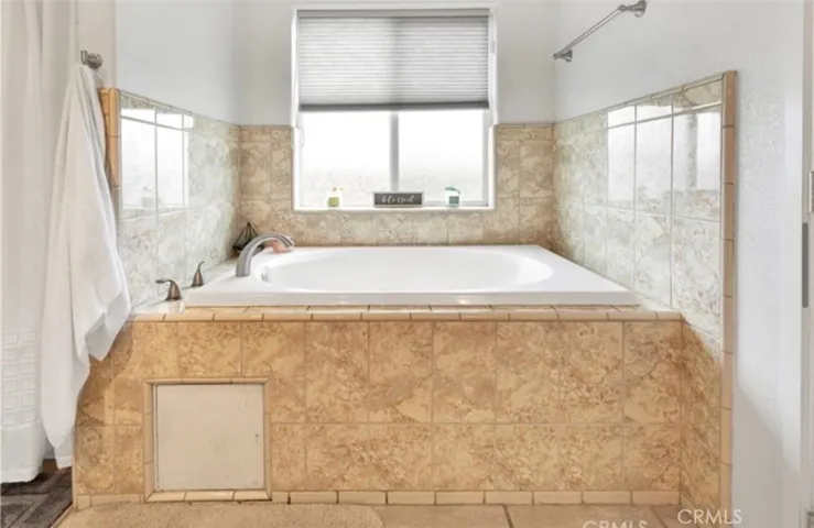 16192 Molino, Victorville, California 92395