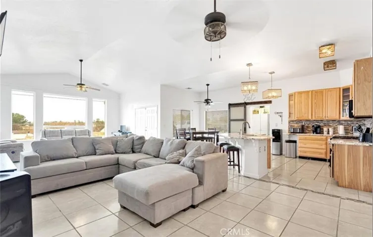 16192 Molino, Victorville, California 92395