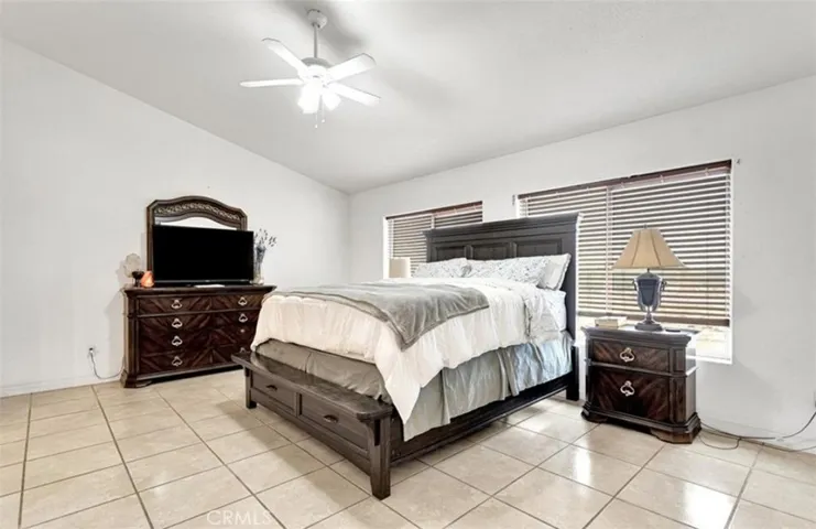 16192 Molino, Victorville, California 92395