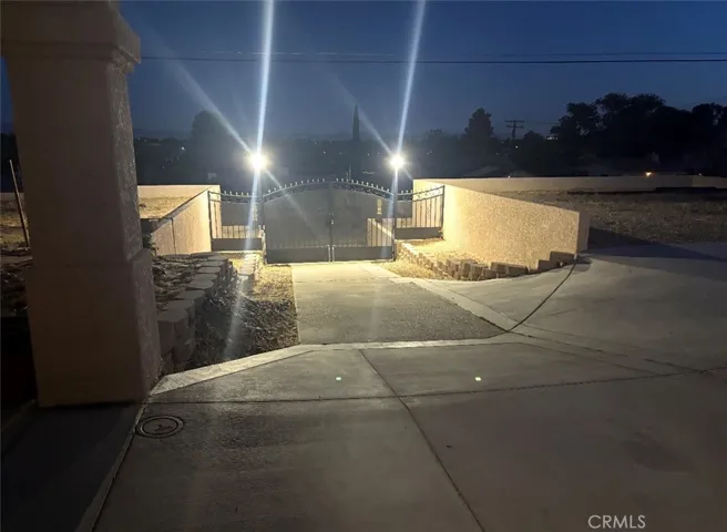 16192 Molino, Victorville, California 92395
