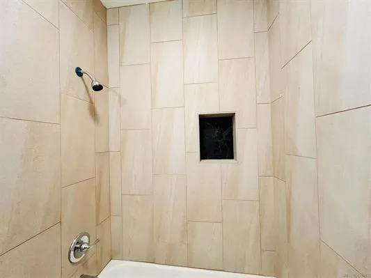 Hallway bath close up