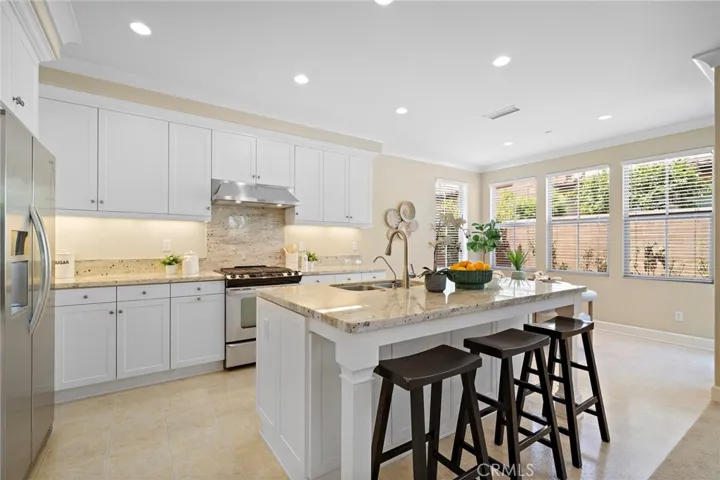 Large kitchen island, perfect for prepping.