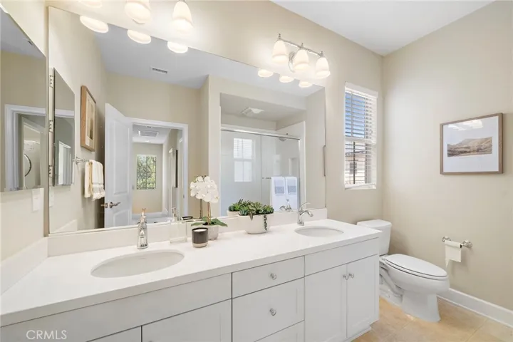 Secondary bathroom.