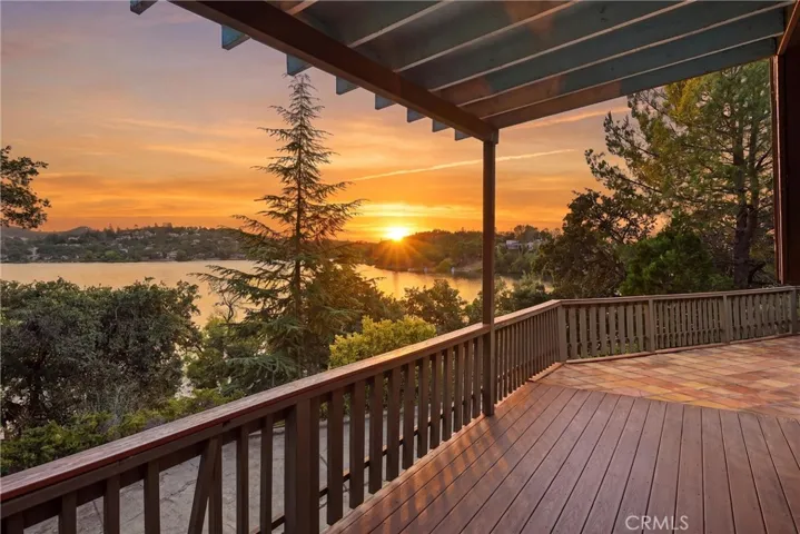 Sunet from the entertainers deck