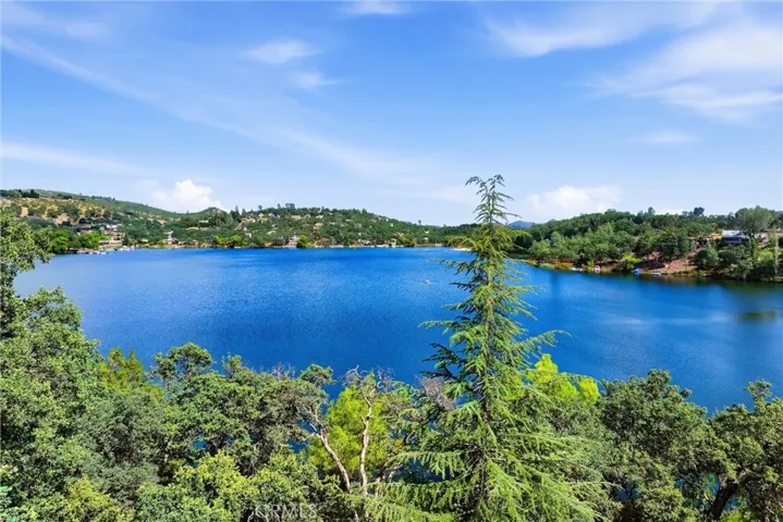 102 Acre Private Lake!