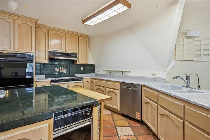 16945 Knollview, Hidden Valley Lake, California 95467