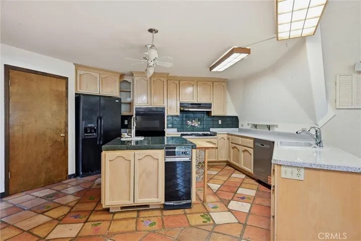 16945 Knollview, Hidden Valley Lake, California 95467