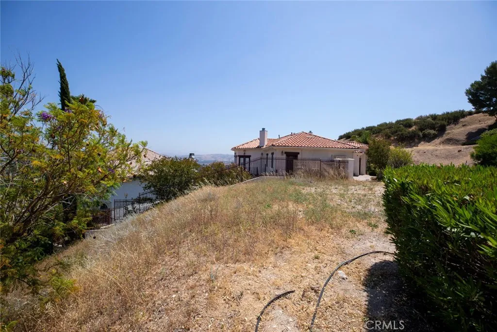 23811 Bella Vista Drive, Newhall, California 91321 — photo 5