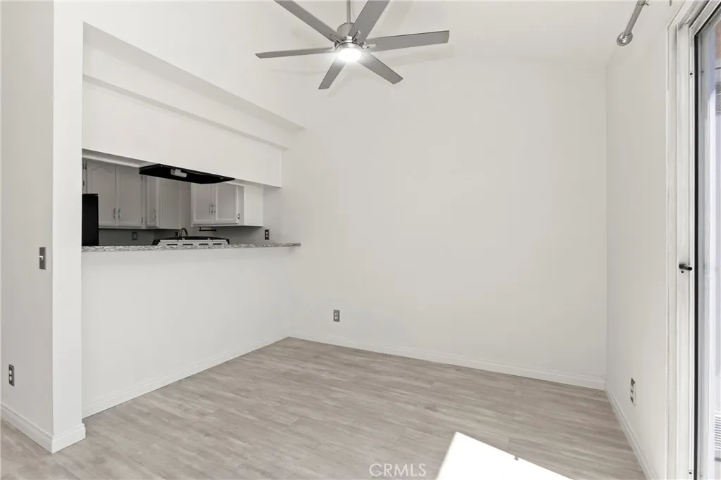 Dining ell & breakfast bar - great layout for convenient living, complete with modern fan.