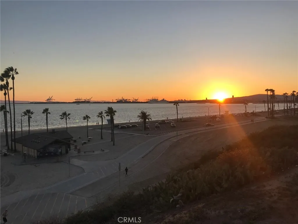 Bluff Park sunsets are just a 7 minute drive away.