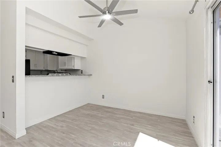 Dining ell & breakfast bar - great layout for convenient living, complete with modern fan.