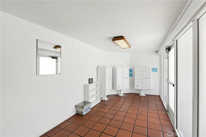 Secure locked mailbox room for all your packages