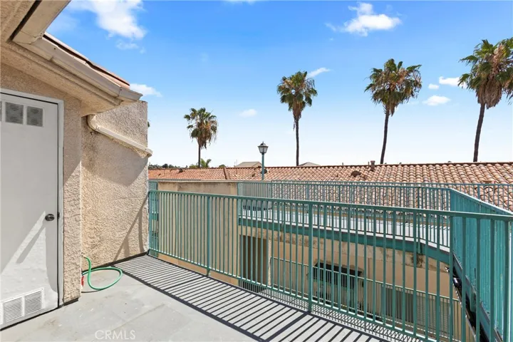 Non-enhanced balcony - imagine the possibilities.